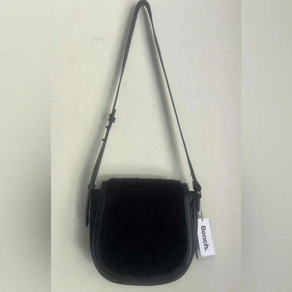 Bench Elegant Black Crossbody Bag - Picture 4 of 8